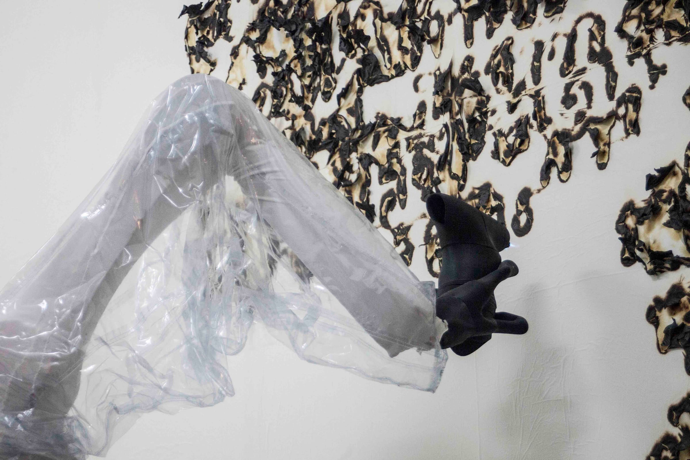 La Vie en Rose install view 01